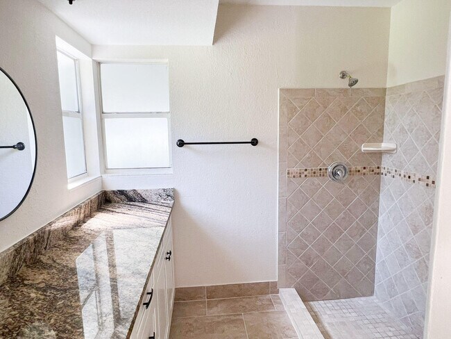 Building Photo - 643 NW Grenada St