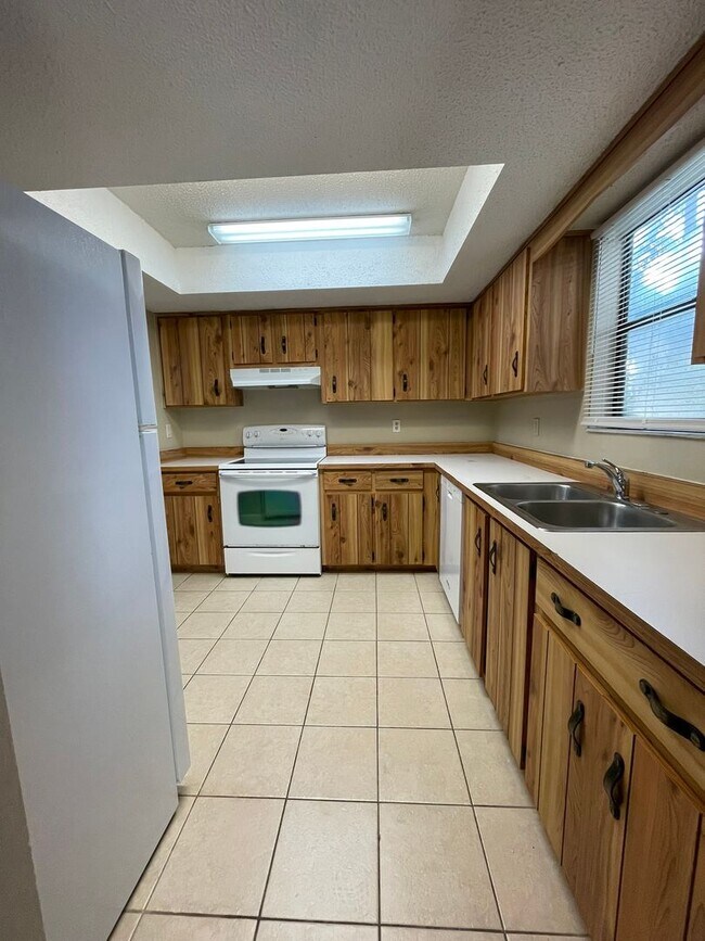 Building Photo - Townhome in Ormond Beach