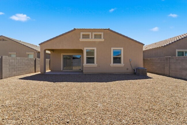 Building Photo - Stylish 3BR Home with Granite Counters + Community Parks & Splash Pads