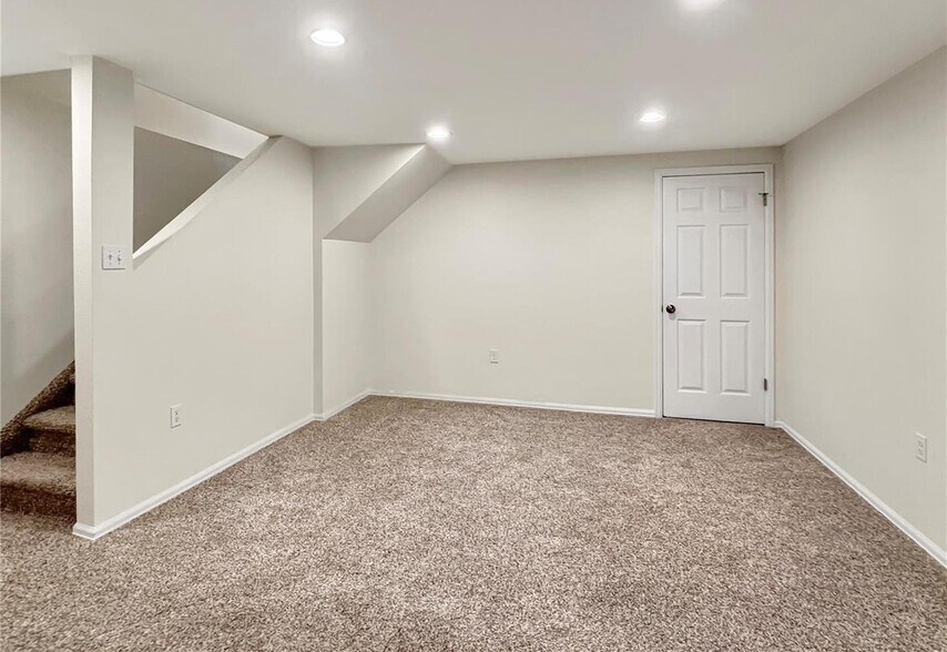 Building Photo - 422 Cobblestone Dr