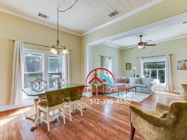 Building Photo - Available Now: 2 Bed/2 Bath in Historic Di...