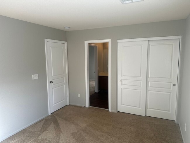 Building Photo - Henderson!!! Community: Cadence!! 4 Bedrooms!!! Bed & Full bath downstairs!! Loft/computer area u...