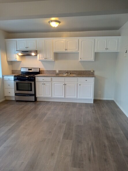 Building Photo - 11619 Archwood St
