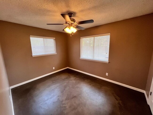 Building Photo - 8005 Pinedale Cove