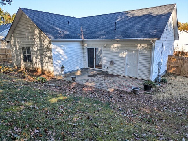 Building Photo - Move in Ready Ranch in Tall Oaks
