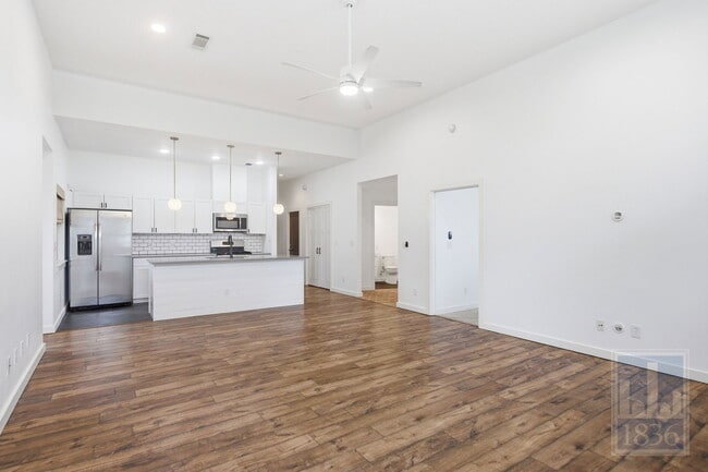 Building Photo - 13009 Lamplight Village Ave