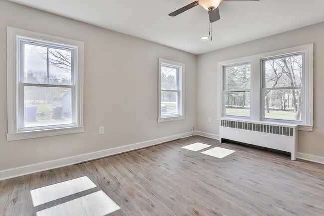 Building Photo - 139 Greeley St