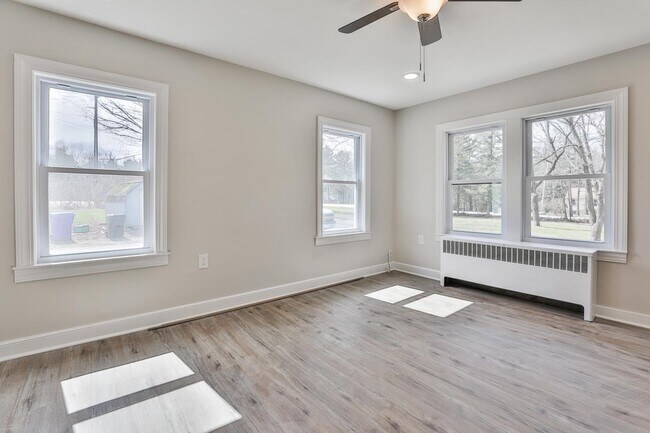 Building Photo - 139A Greeley St