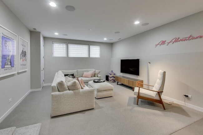 Building Photo - 1632 W Ohio St