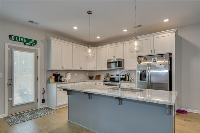 Building Photo - 211 Palisade Rdg