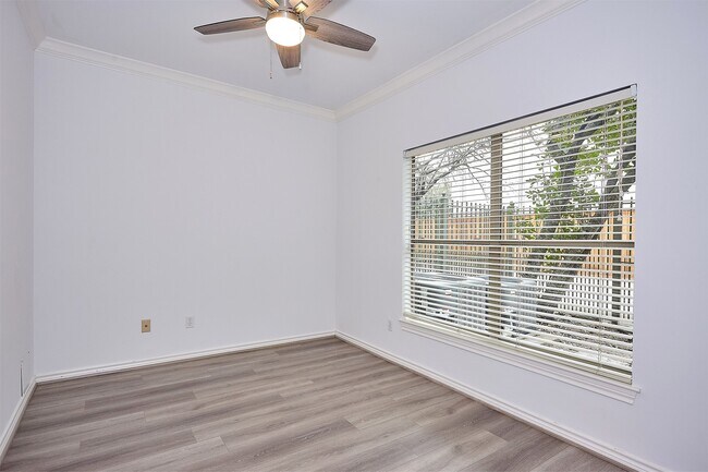 Building Photo - 110 Detering St