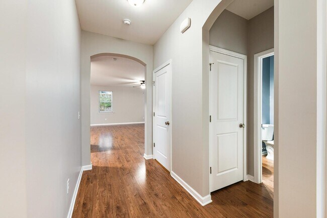 Building Photo - 432 War Admiral Ln