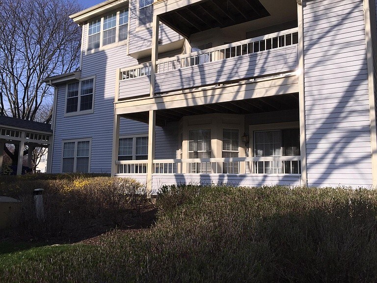 Building Photo - 108 Lowell Ct