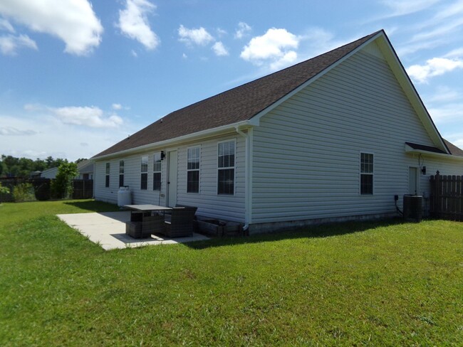 Building Photo - Charming Home in Havelock