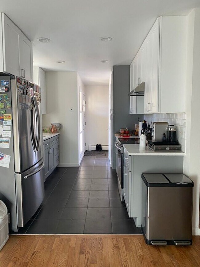 Building Photo - Charming 1 Level House 3 Bed, 2 Bath with ...