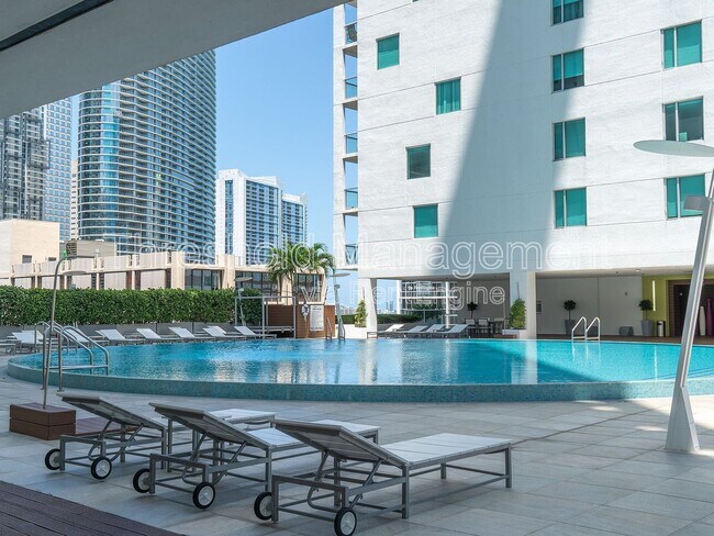 Building Photo - 500 Brickell Ave