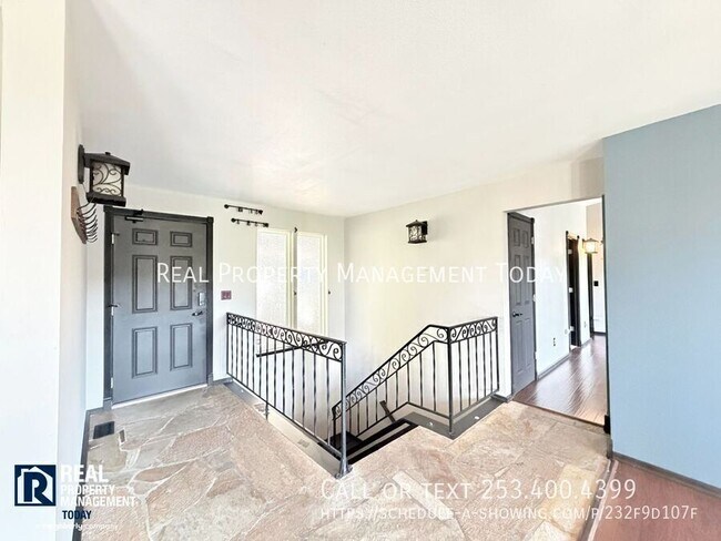 Building Photo - 1531 Vista Dr