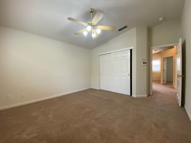 Building Photo - Beautiful and spacious 3-bedroom, 2.5-bathroom home with loft/den in E