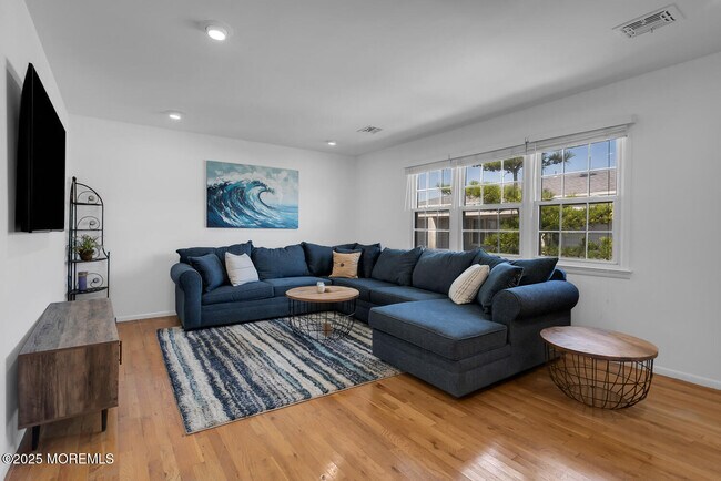 Building Photo - 1201 E Ocean Ave