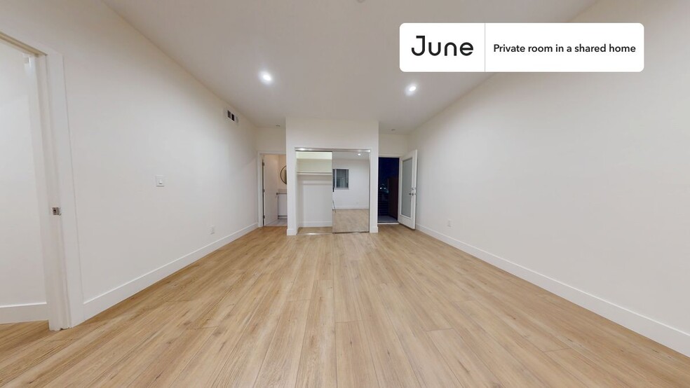 Building Photo - Private bedroom in 4 bed/4 bath Home