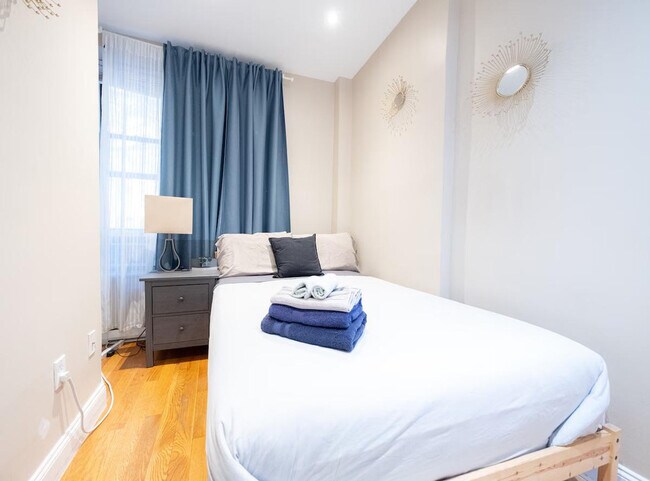 Building Photo - 5 W 101st St