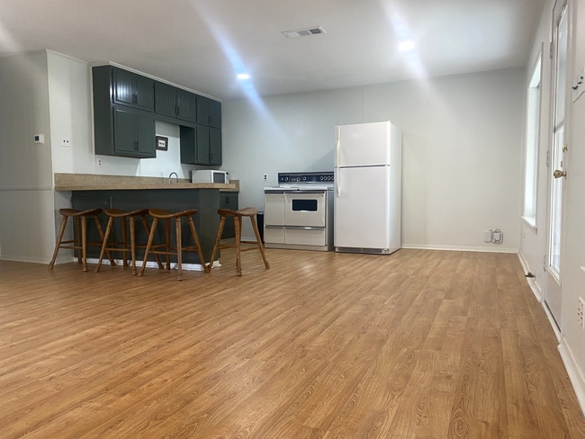 Building Photo - Casita 236