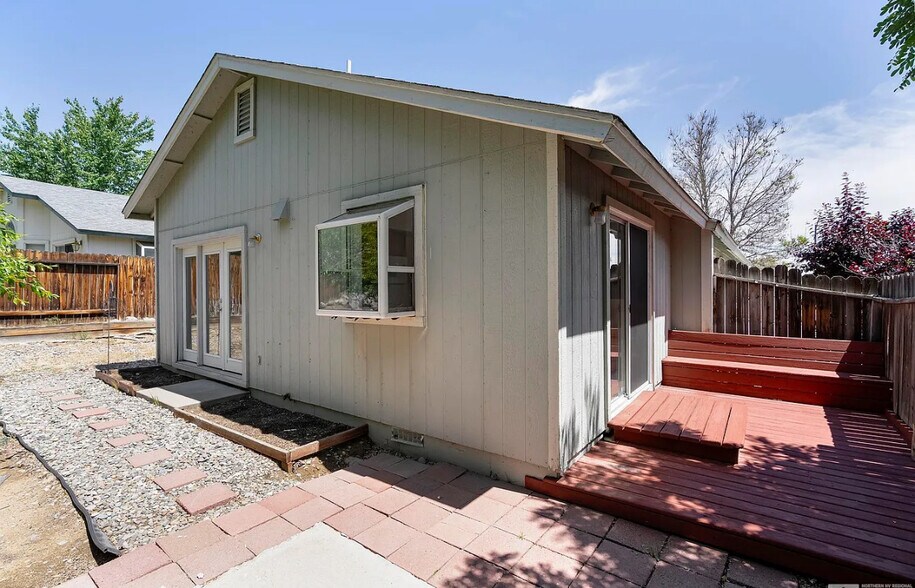 Building Photo - 6402 Park Pl