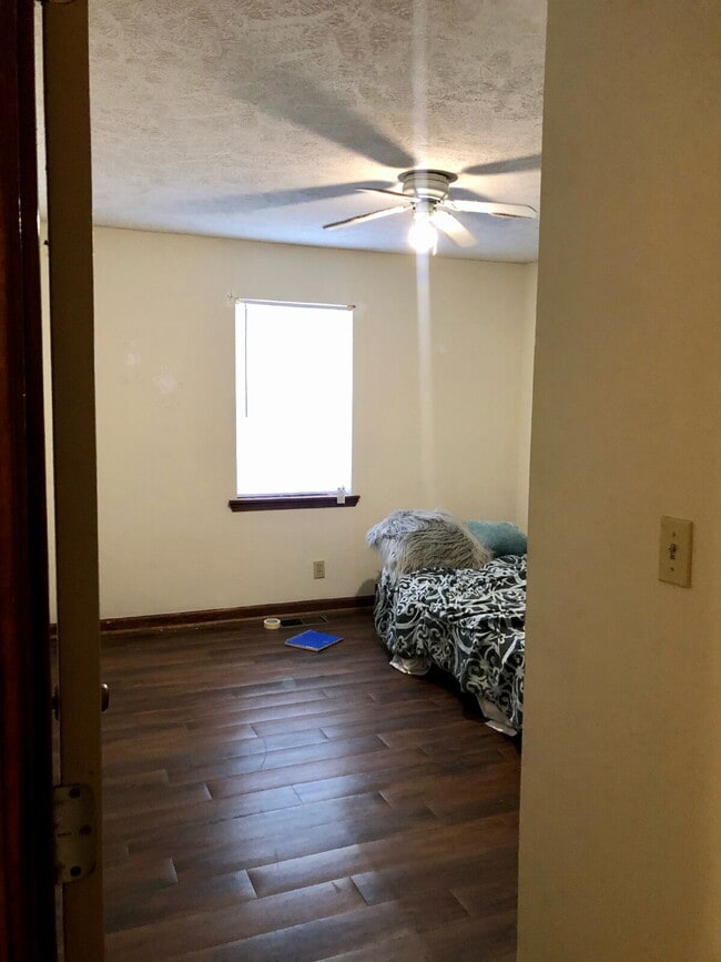 Building Photo - 3/2 Townhome on S Montgomery St
