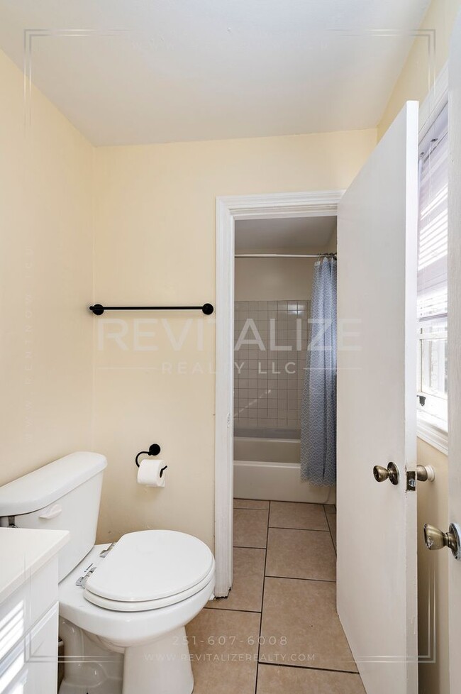 Building Photo - Newly Renovated 3 Bed 1.5 Bath Home in Mobile