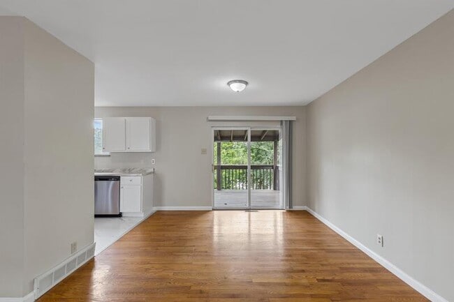 Building Photo - 1035 Woodland Trails Dr