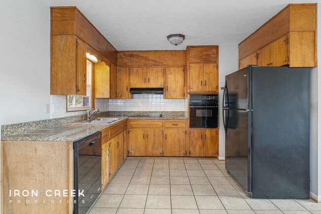 Building Photo - Adorable 3-Bedroom House in West Asheville