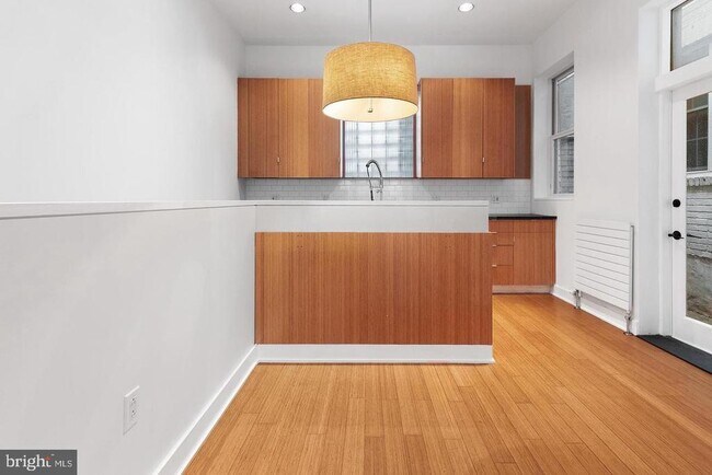 Primary Photo - 727 S 7th St