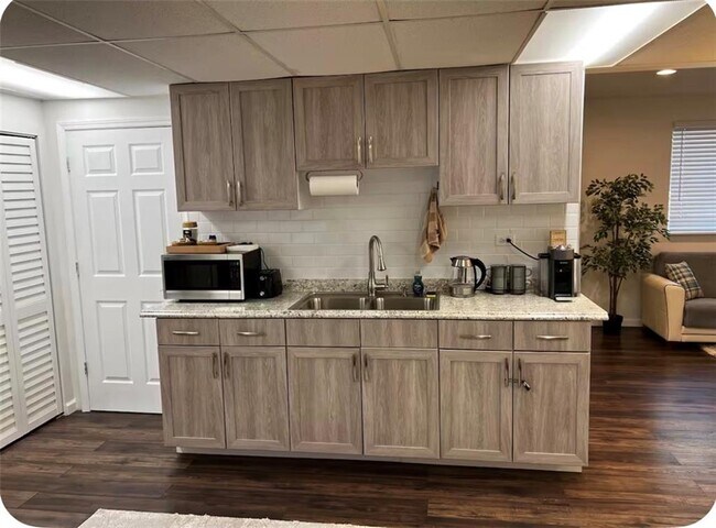 Building Photo - 1590 Woodcreek Dr