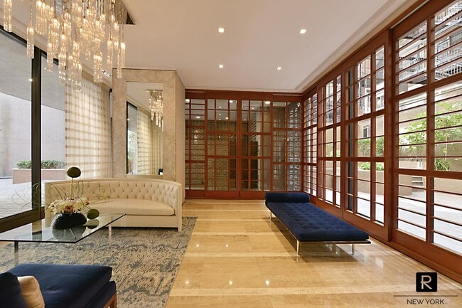 Building Photo - 58 W 58th St