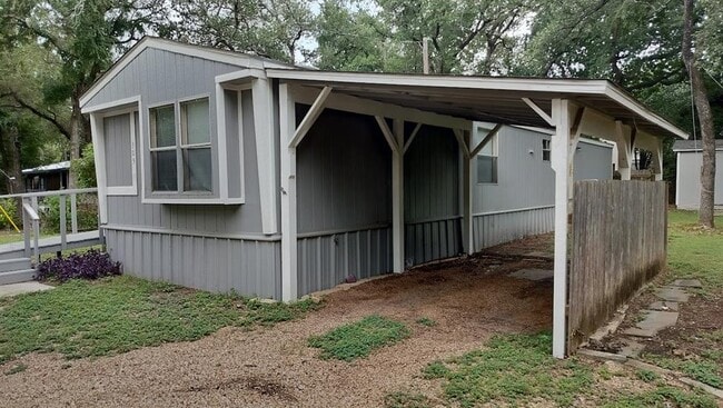 Building Photo - 305 Woods Ln