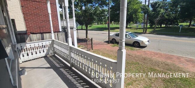 Building Photo - Renovated 5BD: Huge Living Room - Next to ...