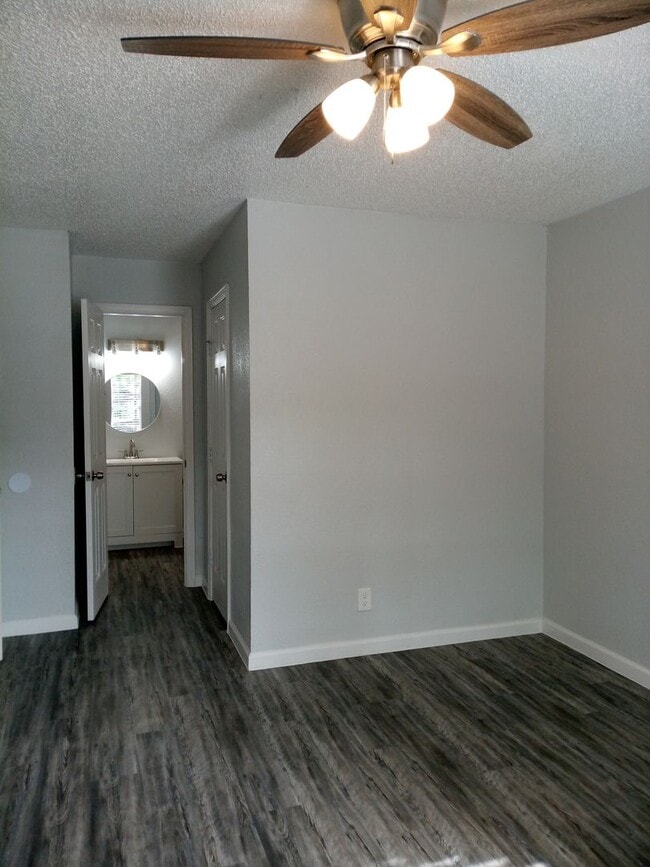 Building Photo - Modern 2-Bedroom Home in Heritage Neighbor...