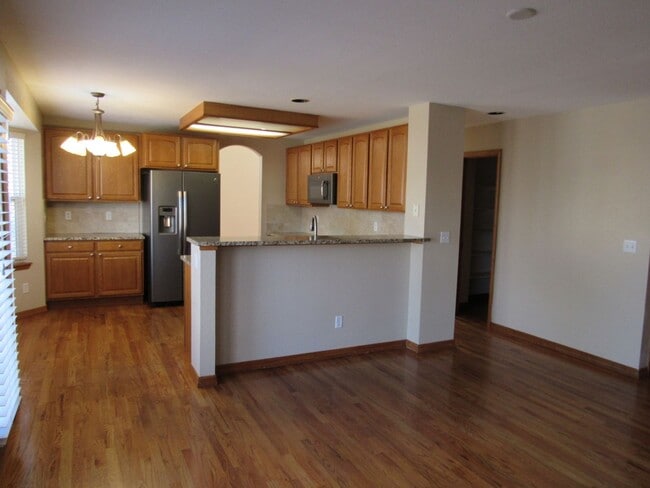 Building Photo - Spacious 5 bedroom home in Hunters Glen