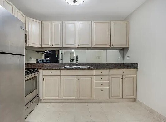 Building Photo - 900 N Lake Shore Dr