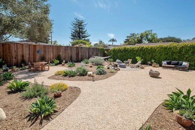 Building Photo - 3017 Puesta Del Sol