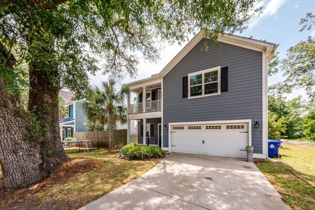Building Photo - 3 Bedroom 2.5 Bath Single Family Home in F...