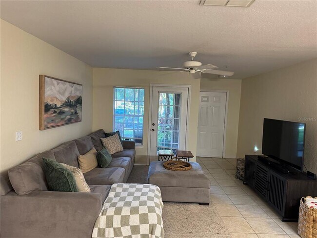 Building Photo - 8911 Manor Loop