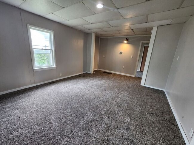 Building Photo - 2 Bedroom House in Clinton, In