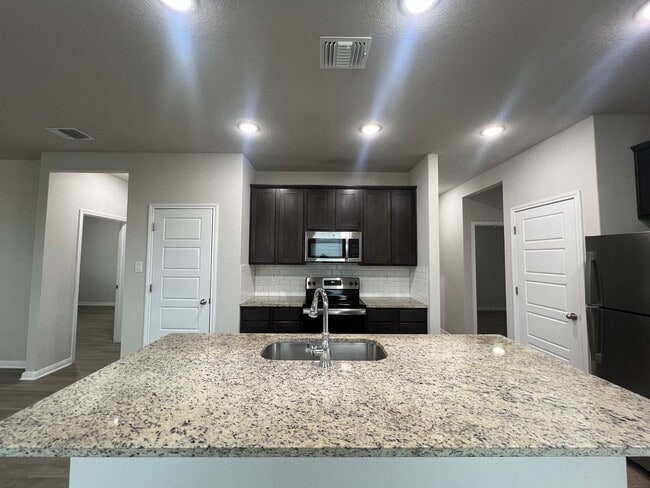 Building Photo - Beautiful 3/2 Single Story Home in Cibolo, TX