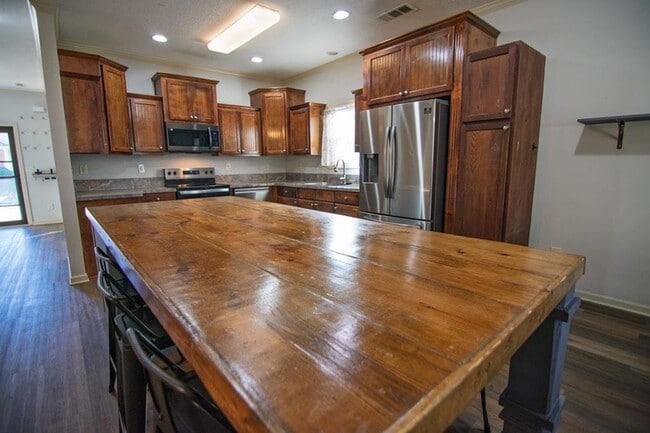 Building Photo - 1907 Westminster Dr