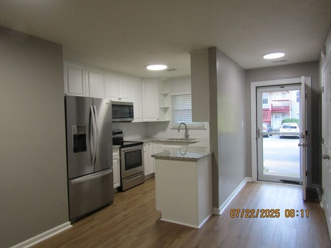 Building Photo - South Virginia Beach Barberton