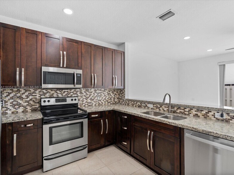 Building Photo - 15568 SW 39th St