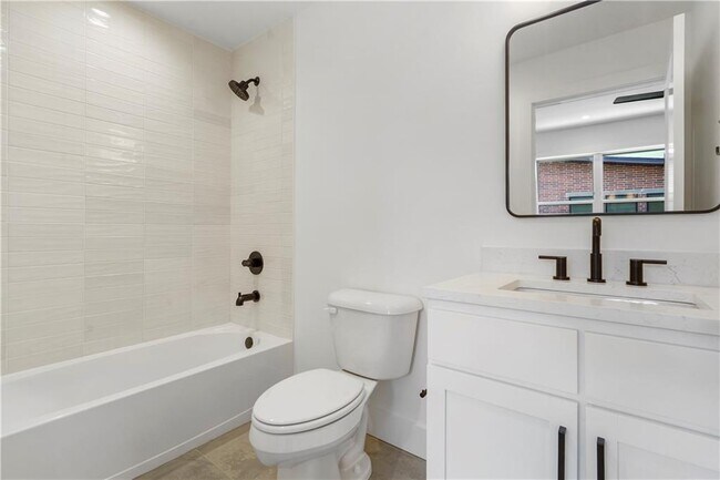 Building Photo - 333 Sweetspire Ct