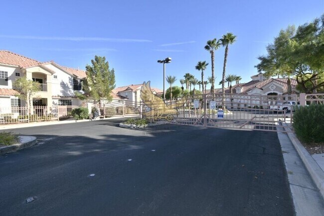 Building Photo - 8555 W Russell Rd