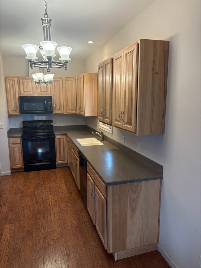 Building Photo - 407 Walnut St